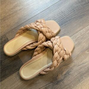 Like new Vionic kalina braided sandals